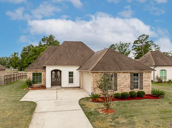 8678 Sandpiper St, Denham Springs, LA 70706