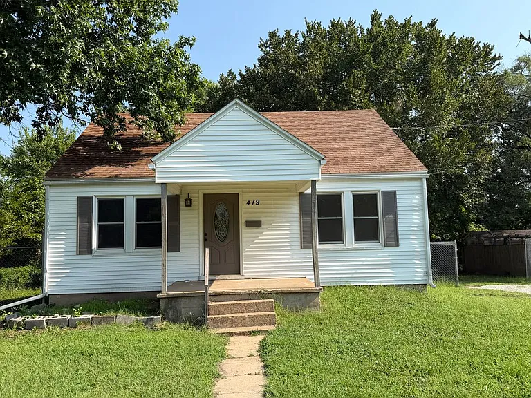 419 E Summit St — Photo 15