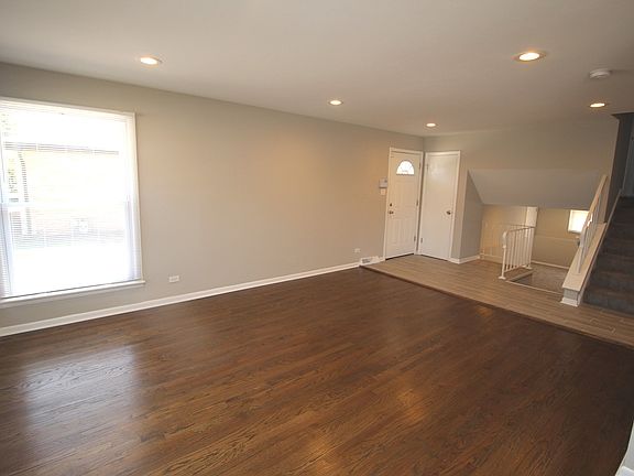 3rd image of 15226 Blackstone Ave