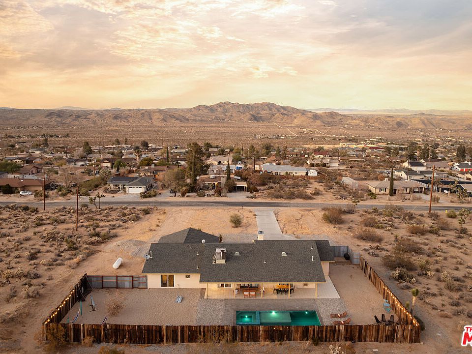 1st image of 60789 Pueblo Trl
