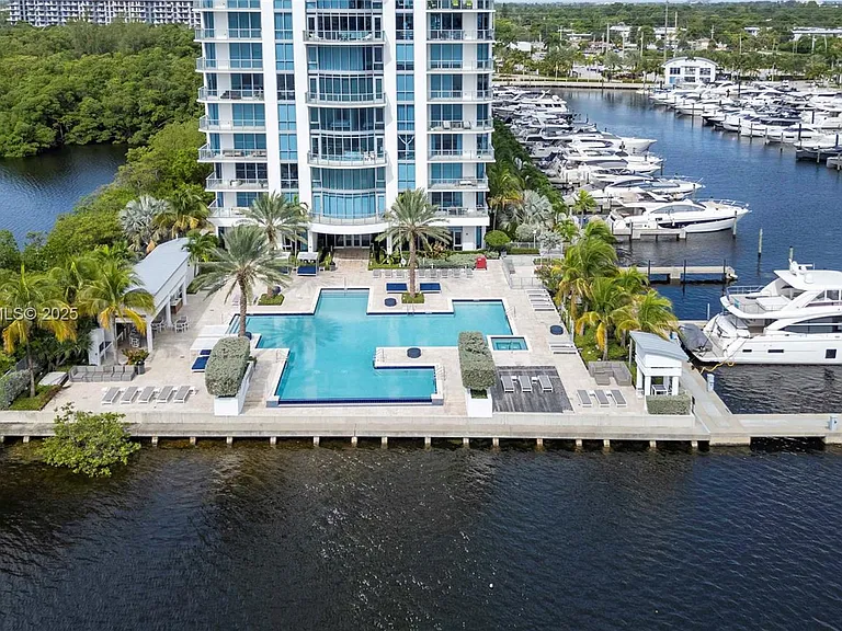 17111 Biscayne Blvd #1709 — Photo 44