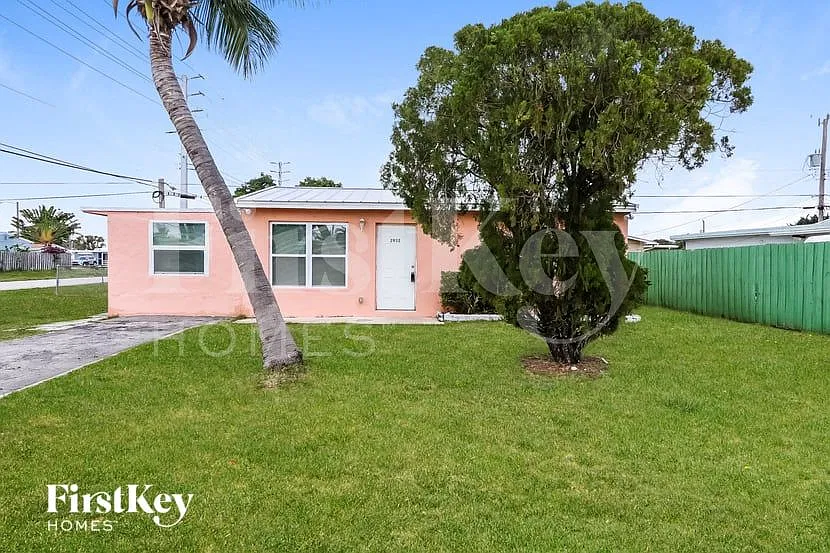 3 bed, 2.0 bath, 980 sqft, $2,880 — Photo 2