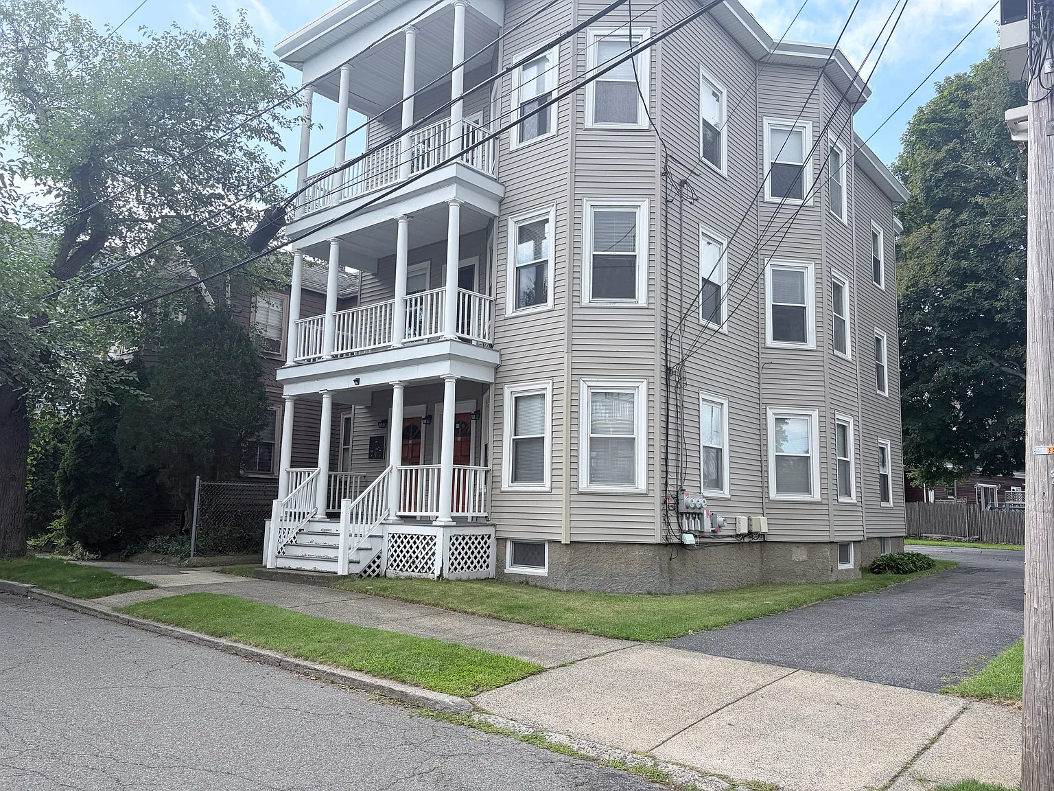 2 bed, 1200 sqft, $2,000 — Photo 2