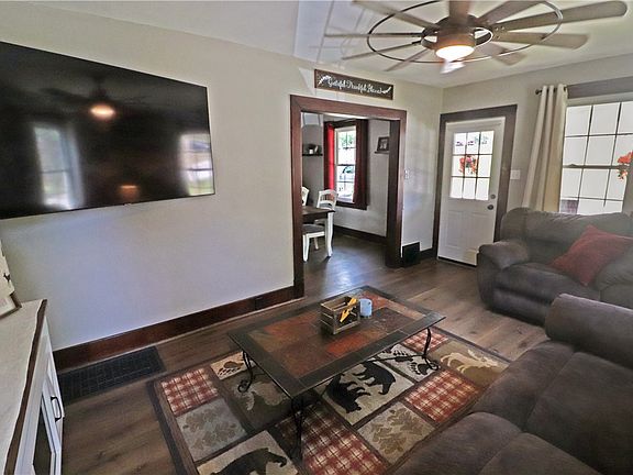 5th image of 801 Chestnut St
