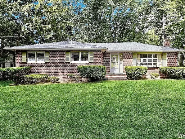 531 Ryders Ln, East Brunswick, NJ 08816