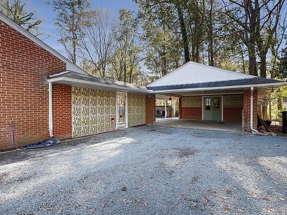 3rd image of 113 N Estes Dr