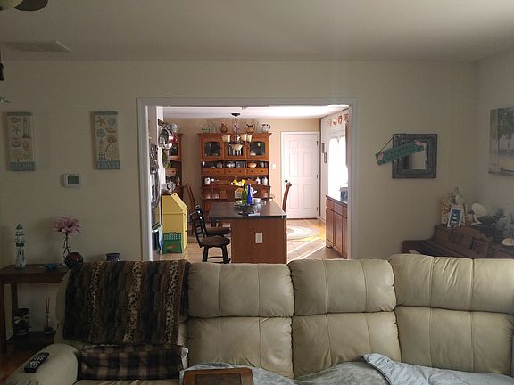 Family rm thru to kitchen