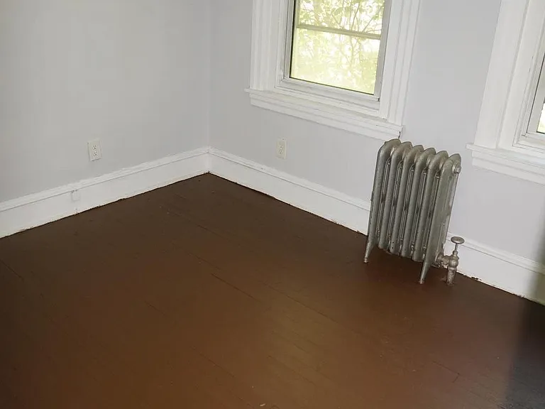 124 Knox St — Photo 11