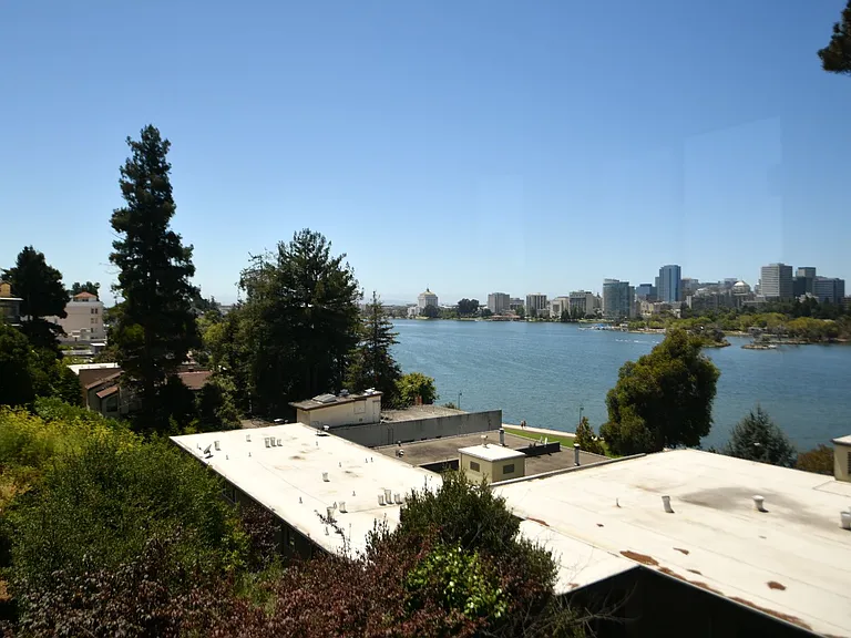 479 Merritt Ave — Photo 26