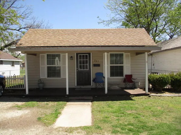 207 S Cedar St, Commerce, OK 74339