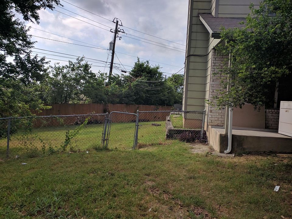 Huge yard, fenced