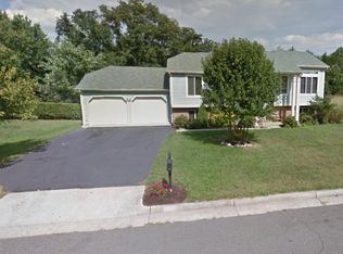 22223 Stablehouse Dr, Sterling, VA 20164