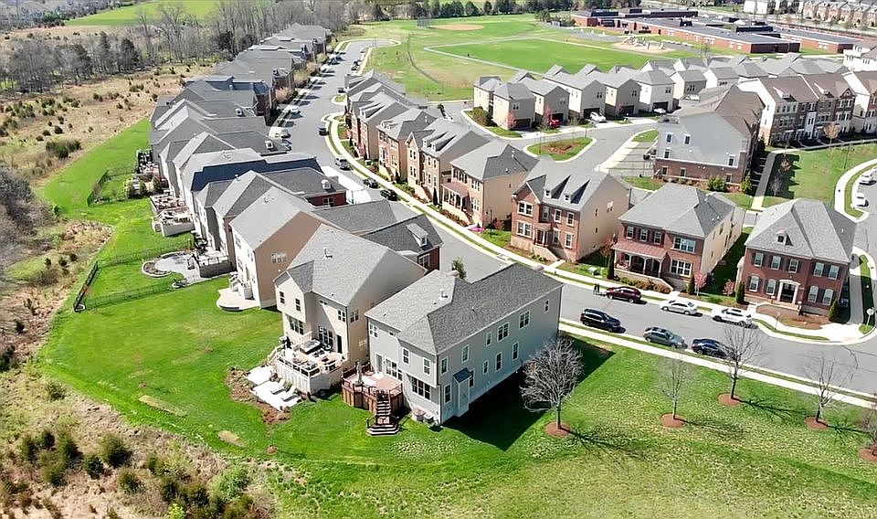 2nd image of 44761 Malden Pl