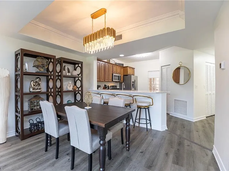 992 Woodshire Ln #D103 — Photo 2