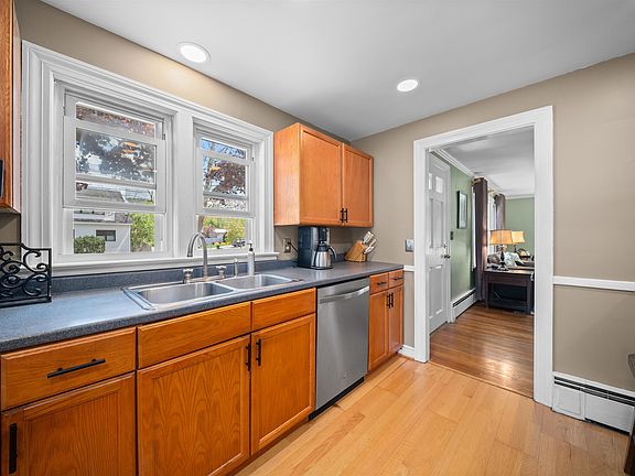 3rd image of 30 Sheffield Road