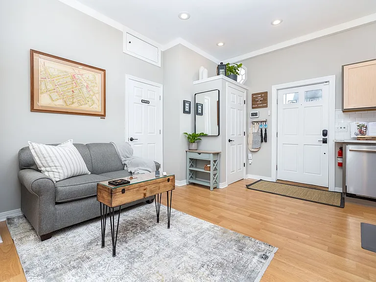 43 Woodland St — Photo 1