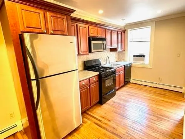 145 Grand Street image 3 of 13