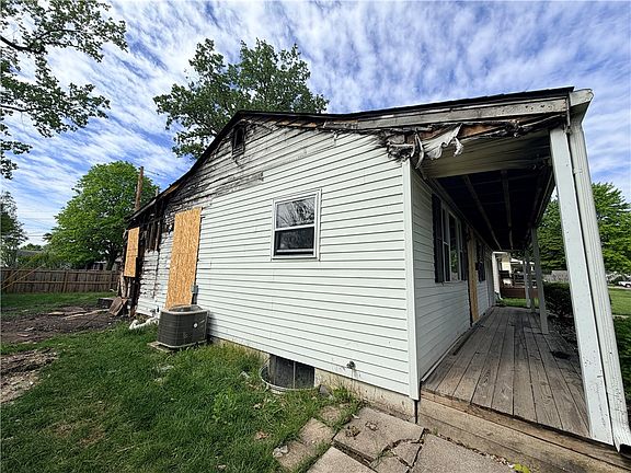 3rd image of 4620 Farnham Ave