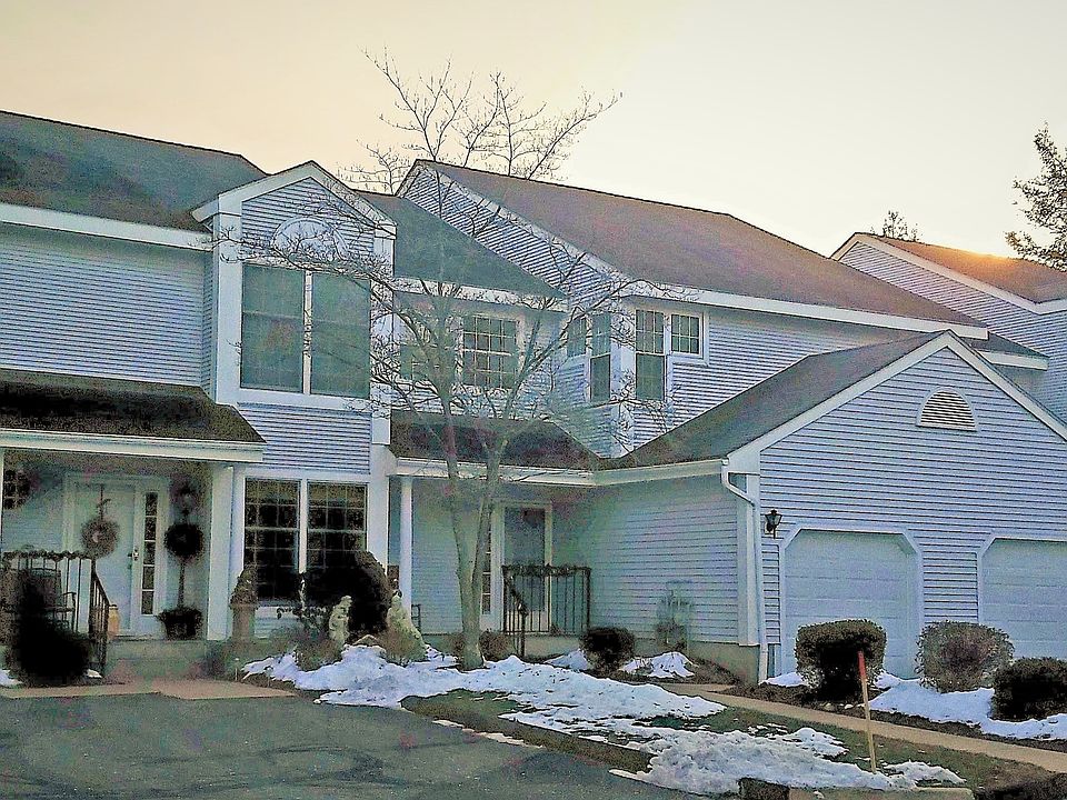 1st image of 202 Blue Grass Ct
