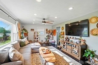 5th image of 8004 Manning Rd