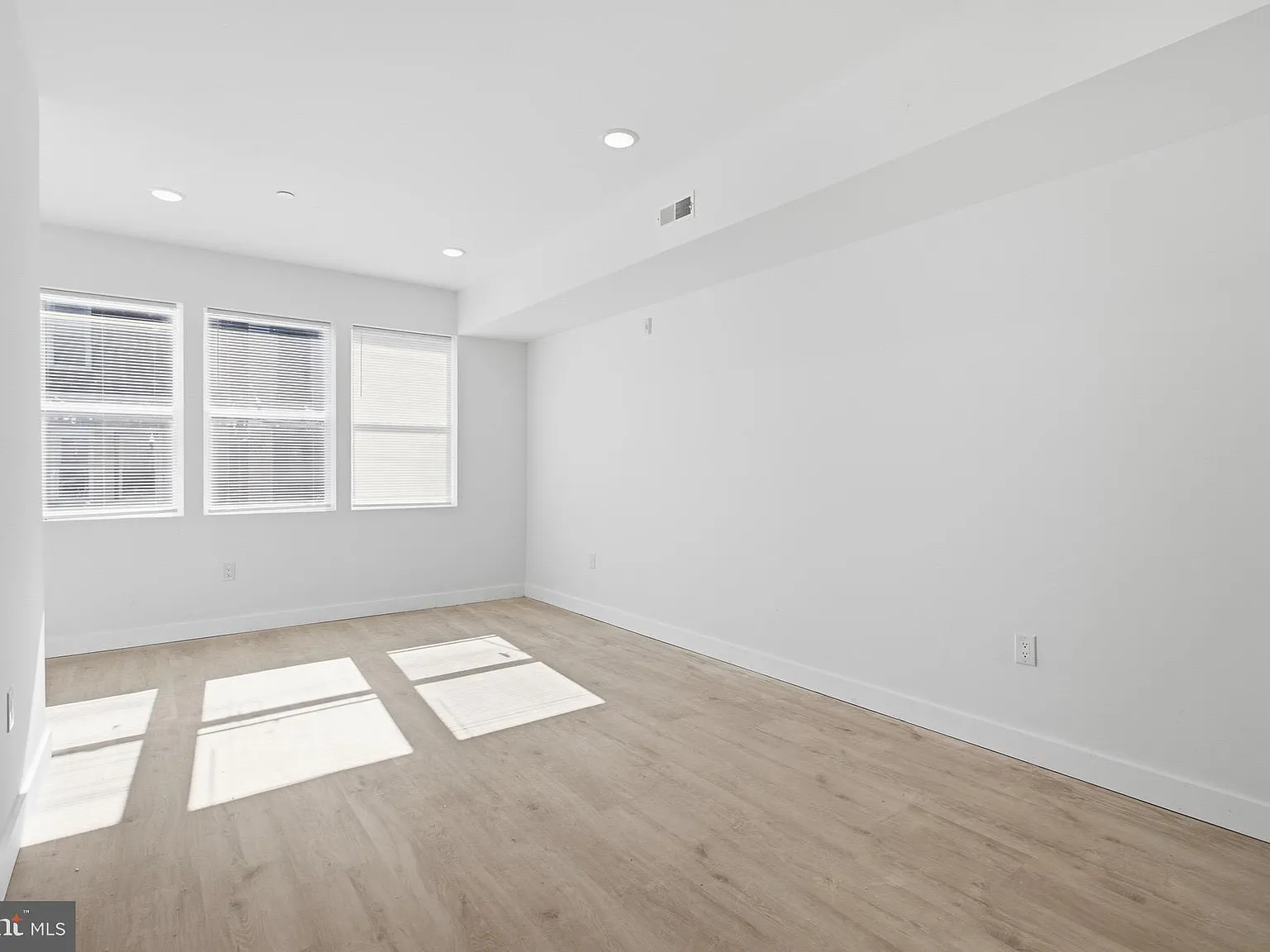2 bed, 1.5 bath, $1,450 — Photo 2