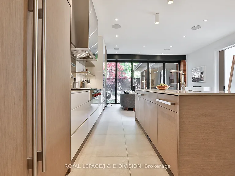 426 Ontario St — Photo 9