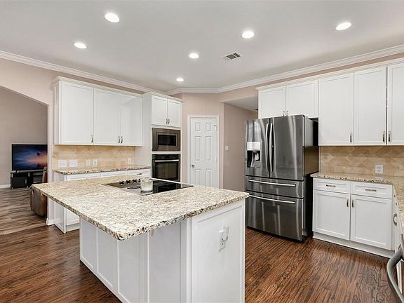 3rd image of 103 E Chapel Downs Dr