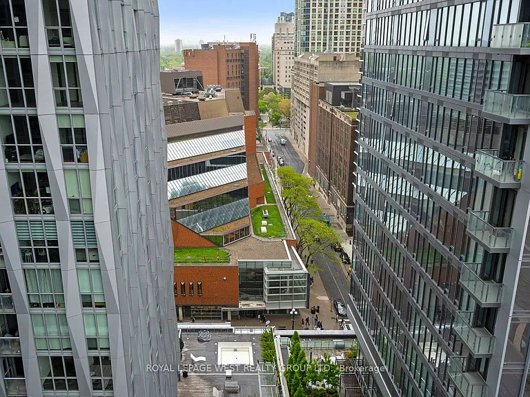 11 Yorkville Ave #1310 — Photo 42