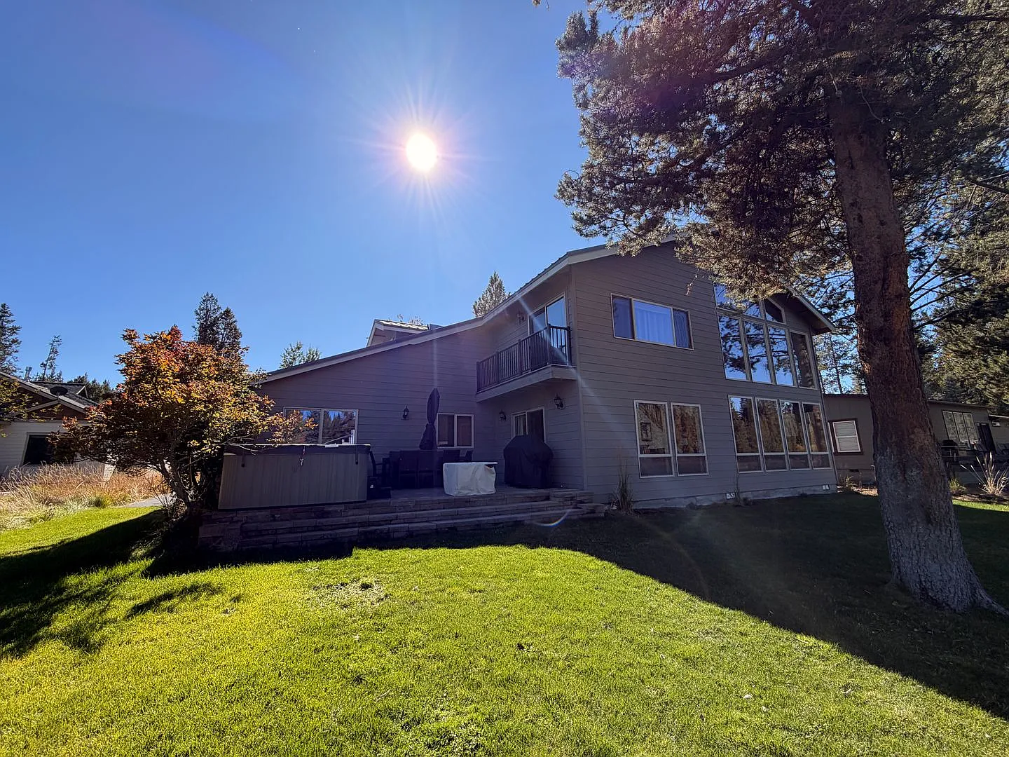 Furnished Riverfront Home With Private Dock & Hot Tub Near Sunriver! — Photo 3