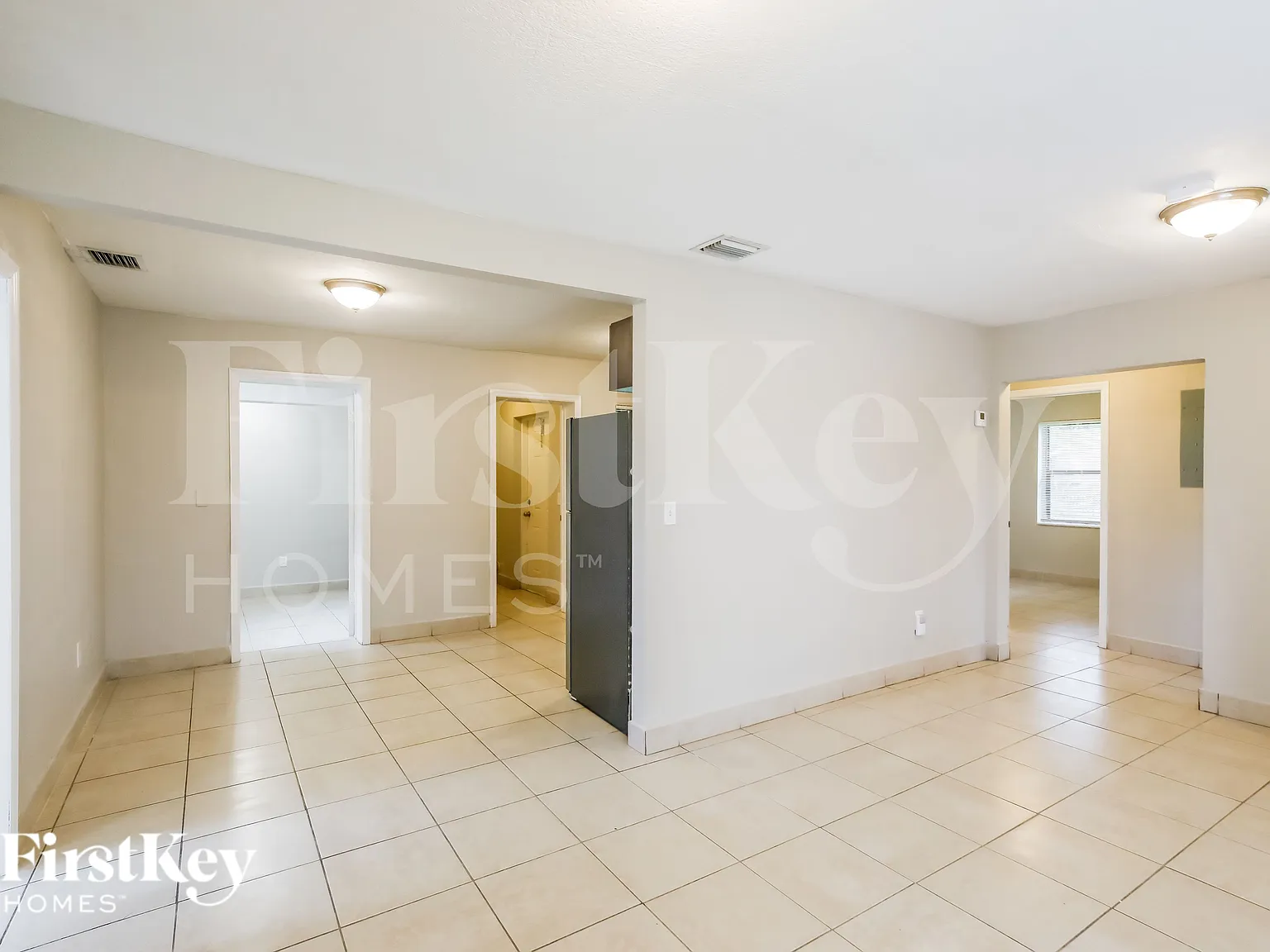 4 bed, 2.0 bath, 1156 sqft, $3,020 — Photo 3