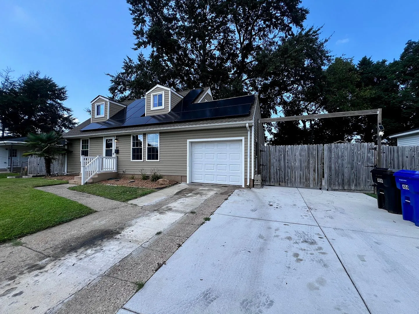 Gorgeous Updated 4-Bedroom Home in Prime Virginia Beach Location with Solar Panels — Photo 3