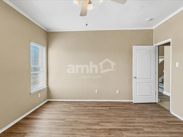 7504 Wood Slope Dr — Photo 12