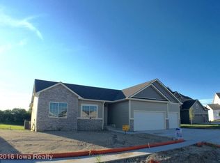 8016 NW 95th Cir, Johnston, IA 50131