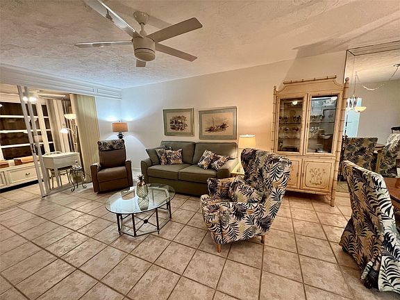 3rd image of 2861 Somerset Drive #F-405