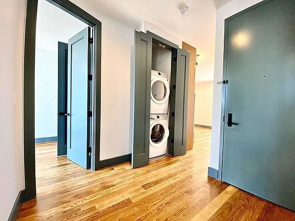 5th image of 378 Bedford Ave #5D