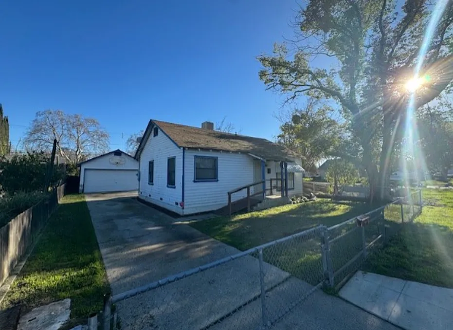 2 bed, 900 sqft, $1,350 — Photo 1