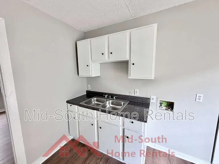 1545 Patton St — Photo 8