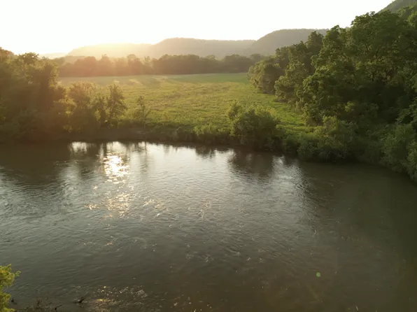 River Dr, Houston, MN 55943