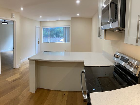 mid-kitchen panoramic