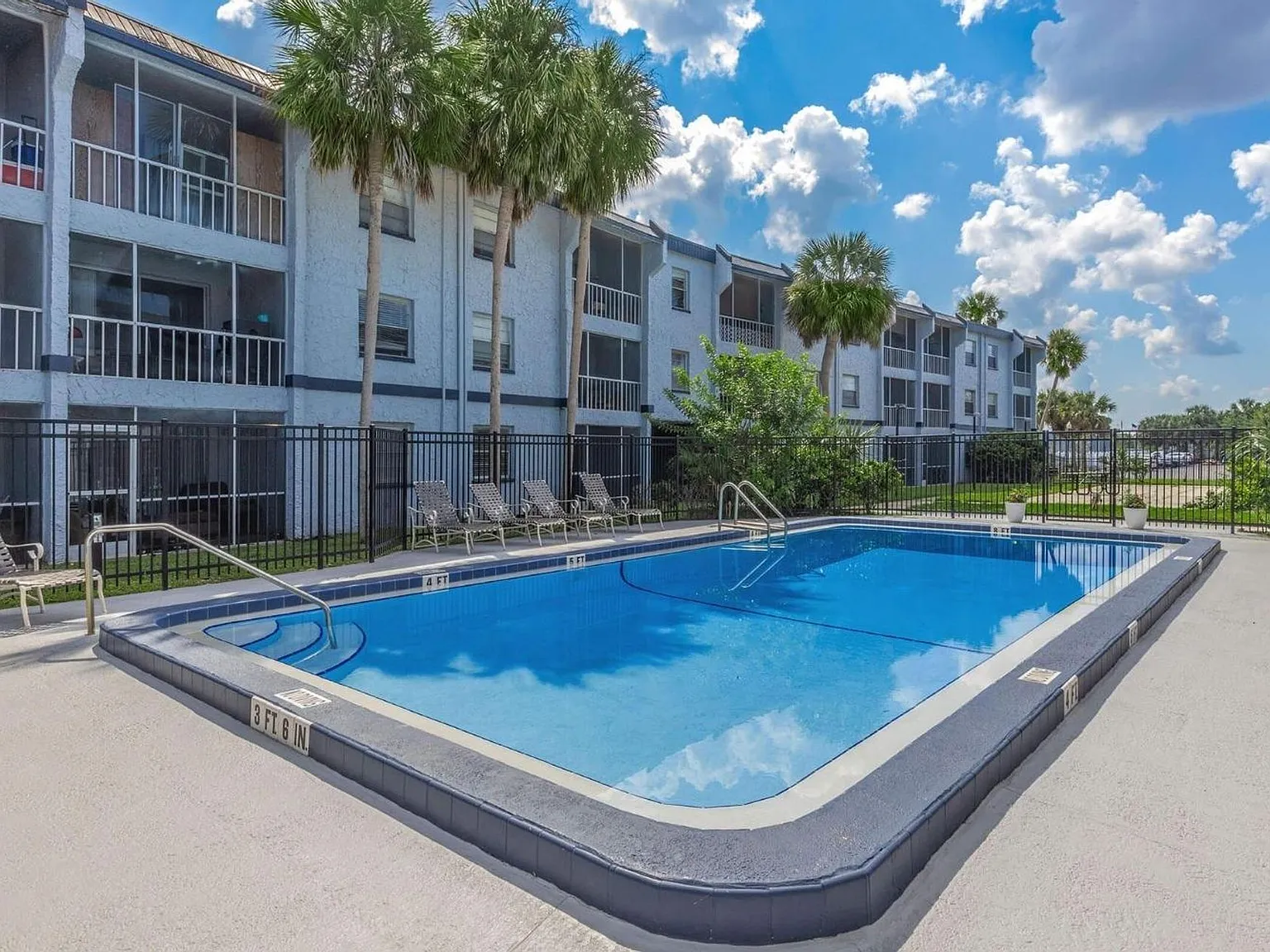 Sunbay Apartments — Photo 2