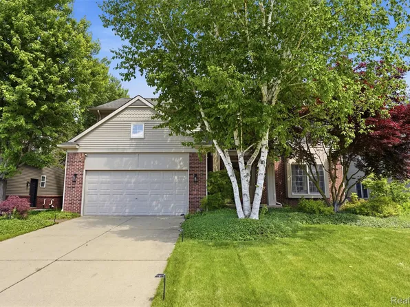 1174 Horseshoe Dr, South Lyon, MI 48178