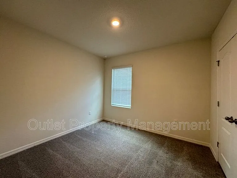391 Pelham Park Dr — Photo 11