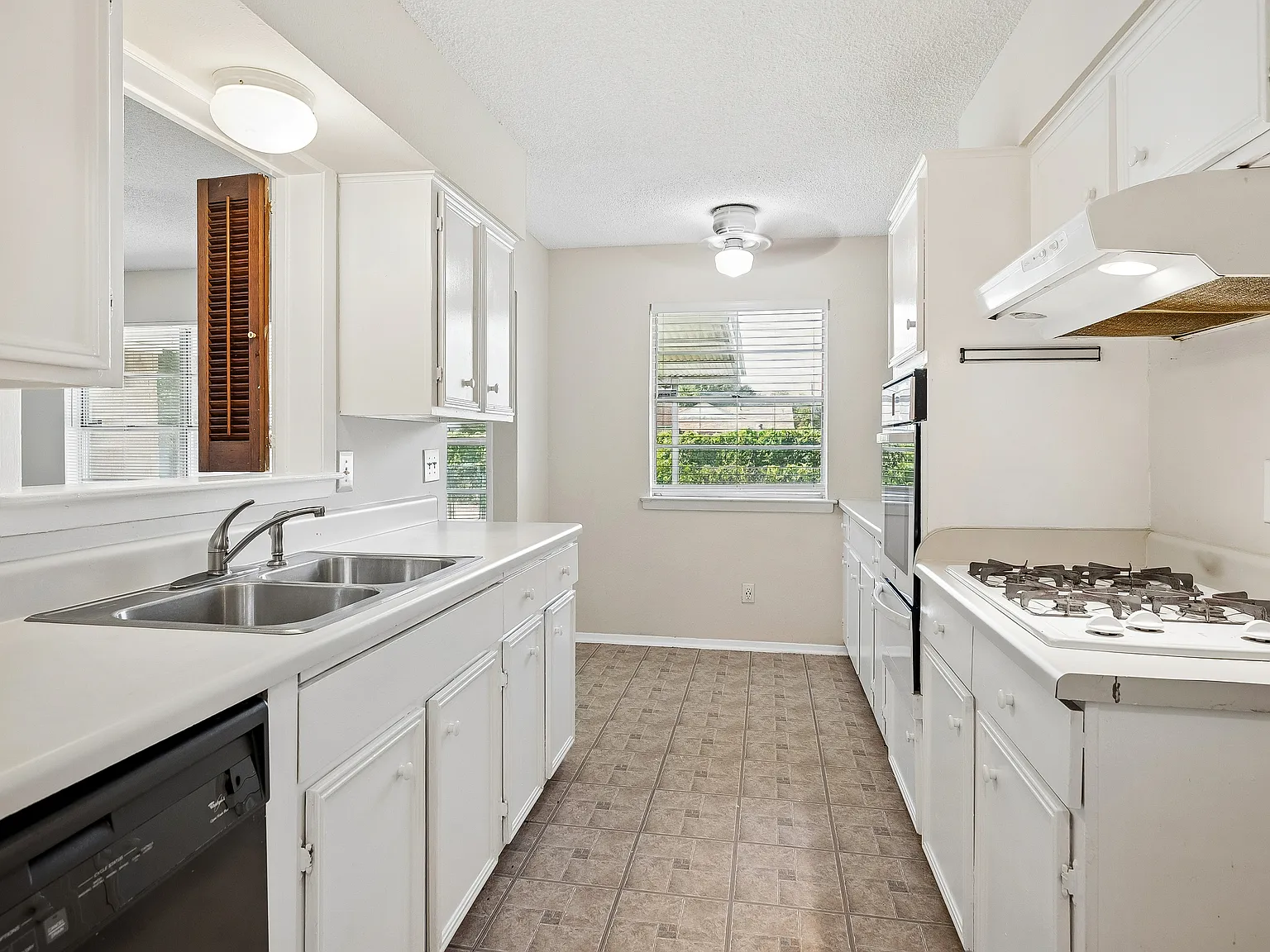 3 bed, 1632 sqft, $2,095 — Photo 3