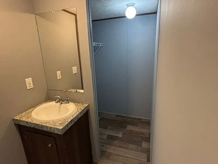 5600 W Kilgore Ave — Photo 17