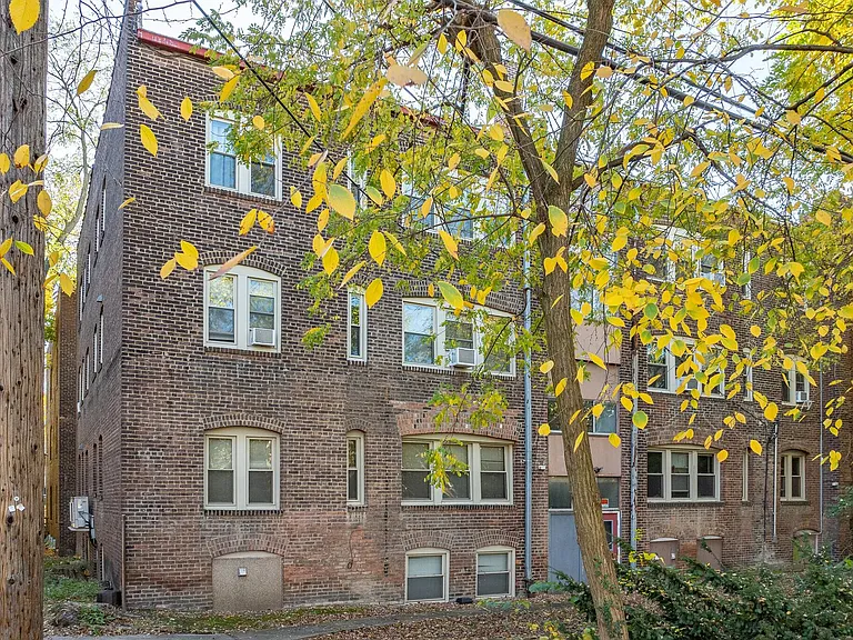 Beautiful Renovated Units — Photo 6