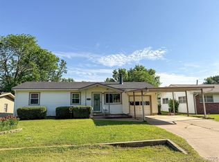318 E Maple St, Skiatook, OK 74070