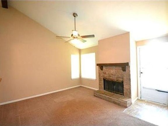 Gas logs in fireplace or use