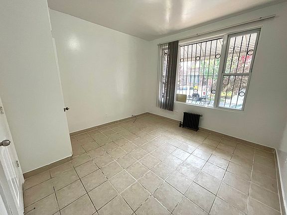 5th image of 2518 99th St #1