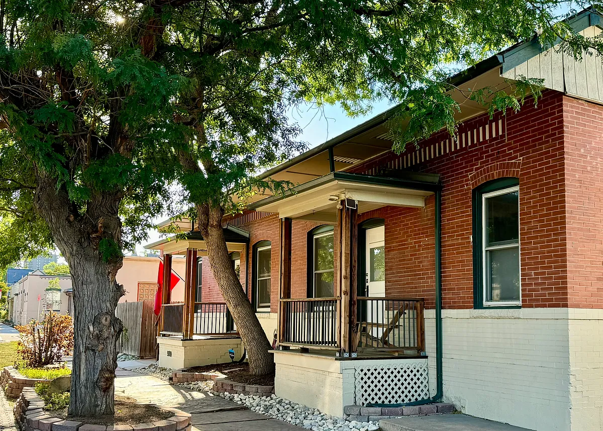 Building Photo - 520 E Dakota Ave