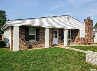 1409 S 8th St, Pekin, IL 61554